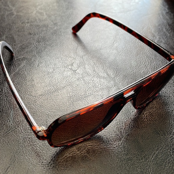 Dark tortoise sunglasses - Picture 5 of 6